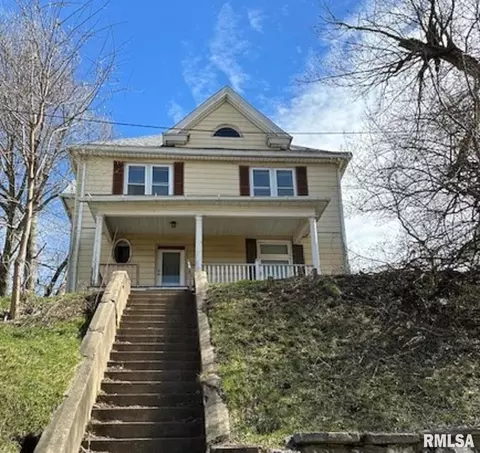 1220 15th St, Moline, IL 61265