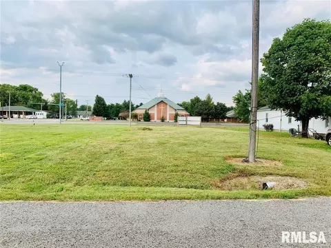 1004 E Dickinson Dr, Marion, IL 62959