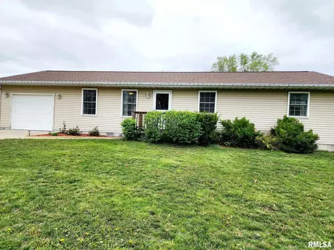 607 N N St, Augusta, IL 62311