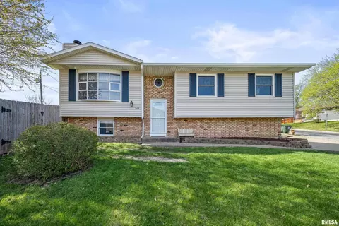 749 W 53rd St, Davenport, IA 52806
