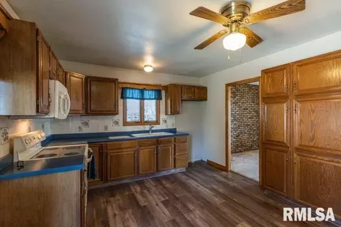 402 Maple Ave, Morrison, IL 61270 photo 9