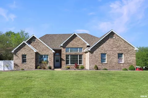 2803 E Oakbrook Ct, Quincy, IL 62301