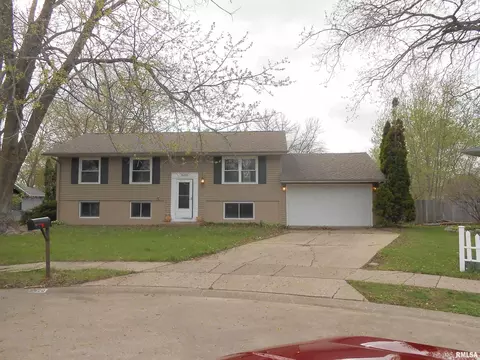 5620 Taylor Ct, Davenport, IA 52806