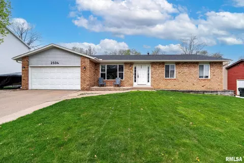 2504 Emerald Dr, Davenport, IA 52804