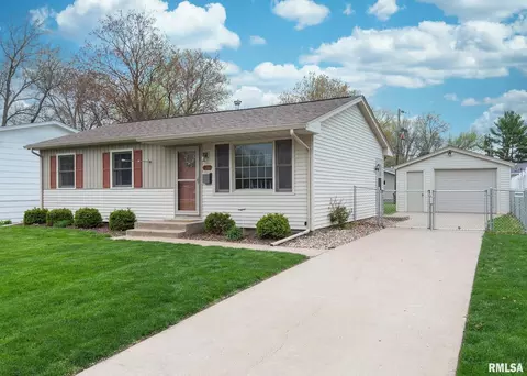 2214 W 34th St, Davenport, IA 52806