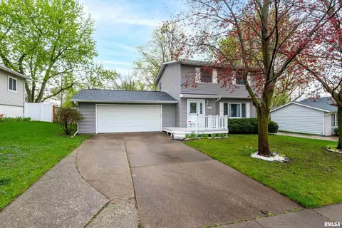 1863 Providence Dr, Bettendorf, IA 52722