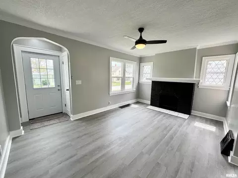 2315 5th St, Moline, IL 61265 photo 2