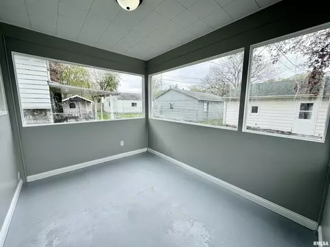2315 5th St, Moline, IL 61265 photo 17