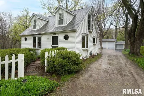 1620 34th Street Dr, Moline, IL 61265