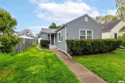 2933 11th Ave #B, Moline, IL 61265