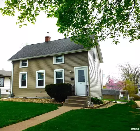 2370 33rd St, Moline, IL 61265