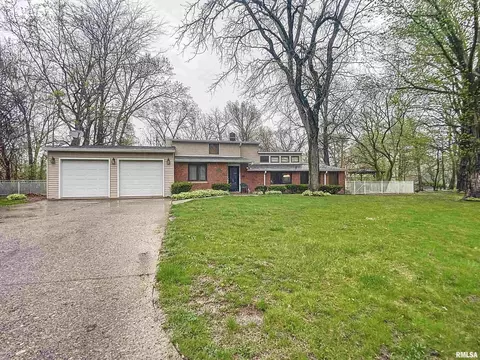 49 Hawthorne Rd, Rock Island, IL 61201