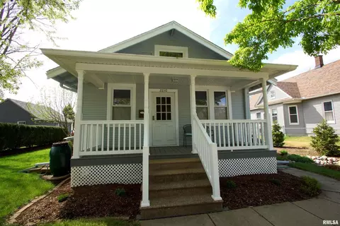 2210 17th St, Rock Island, IL 61201
