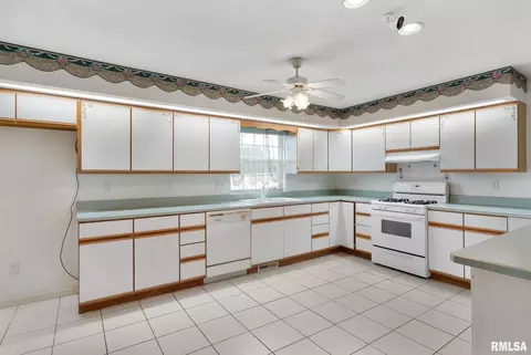 17583 Covell Rd, Morrison, IL 61270 photo 9