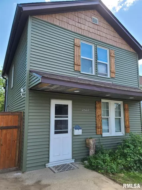 2825 Roosevelt St, Clinton, IA 52732