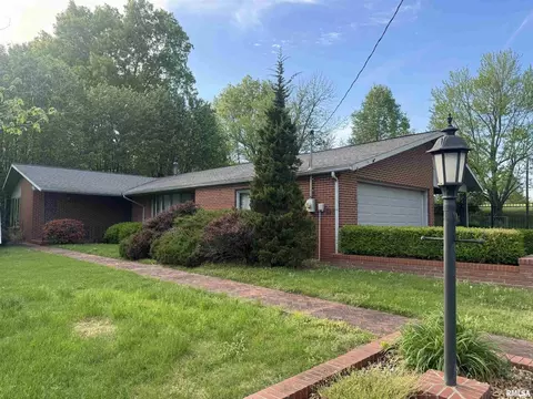 908 W Grand Ave, Carterville, IL 62918
