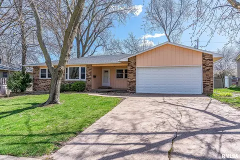 1011 Mount Vernon Dr, Davenport, IA 52806
