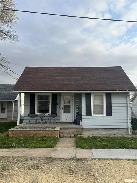 308 2nd Ave, Low Moor, IA 52757