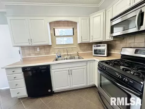 1805 36th St, Moline, IL 61265 photo 11