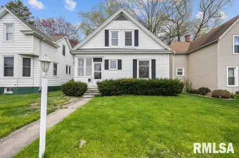 2027 College Ave, Davenport, IA 52803