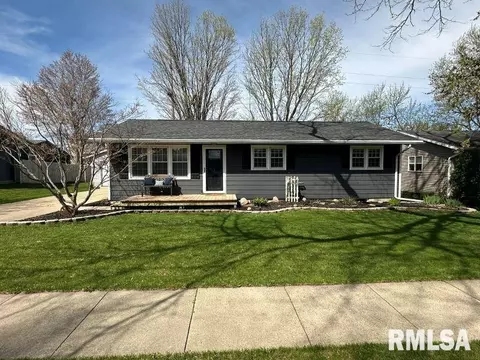 707 12th Ave, Dewitt, IA 52742