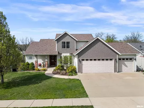 507 N 8th St, Le Claire, IA 52753