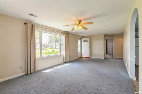 325 16th Ave, Silvis, IL 61282 photo 5