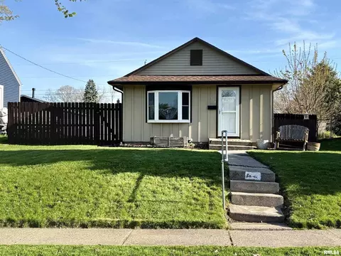 1428 W 37th St, Davenport, IA 52806