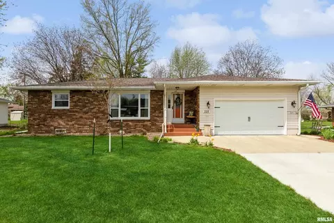 225 11th Ave, Dewitt, IA 52742