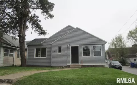 1215 W 16th St, Davenport, IA 52804