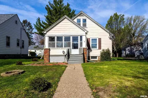 2512 Wilkes Ave, Davenport, IA 52804