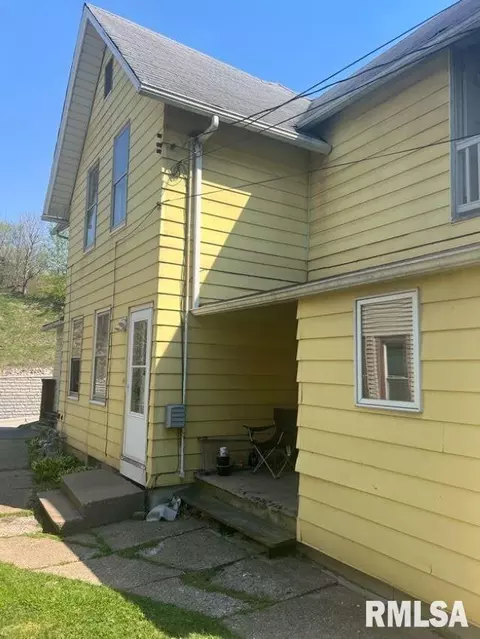719 12th St, Moline, IL 61265 photo 2