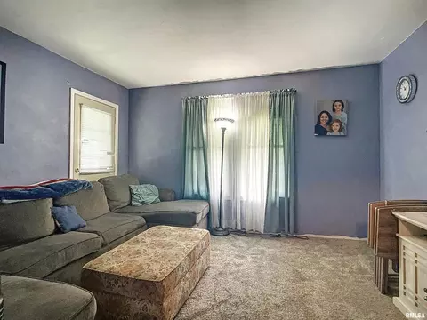 2420 4th St, Moline, IL 61265 photo 4