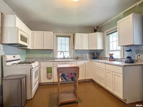 2420 4th St, Moline, IL 61265 photo 10
