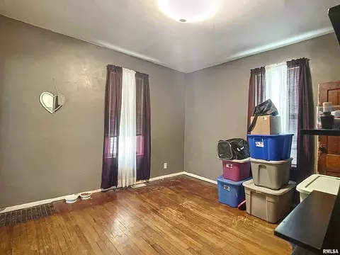 2420 4th St, Moline, IL 61265 photo 5