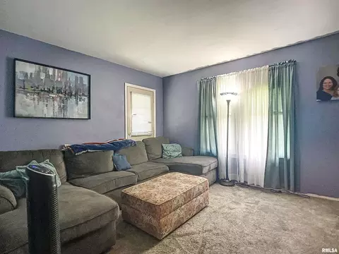 2420 4th St, Moline, IL 61265 photo 2
