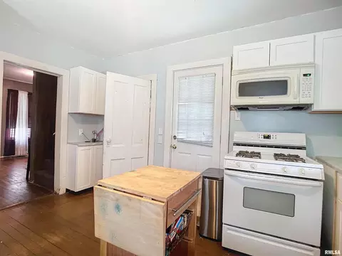 2420 4th St, Moline, IL 61265 photo 8