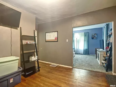 2420 4th St, Moline, IL 61265 photo 6