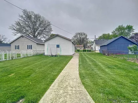 2420 4th St, Moline, IL 61265 photo 23
