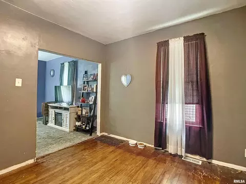 2420 4th St, Moline, IL 61265 photo 7