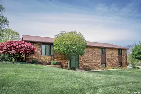 1200 Fundy Rd, Quincy, IL 62301