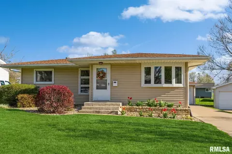 507 Highview Dr, Clinton, IA 52732