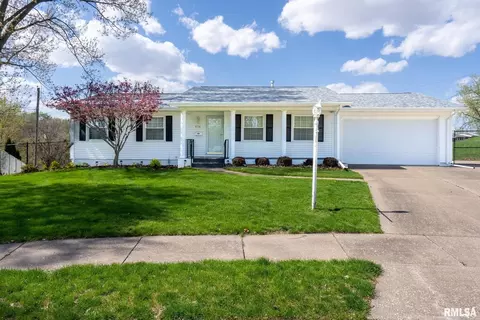 656 W 51st St, Davenport, IA 52806