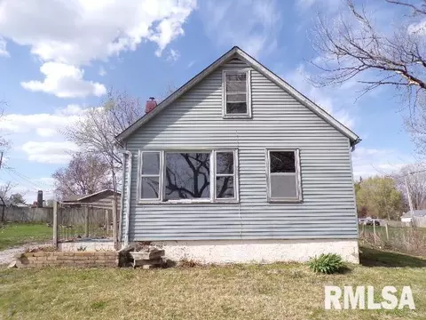 708 5th St, Buffalo, IA 52728