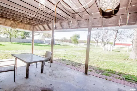 1003 Sunset Dr, Viola, IL 61486 photo 4