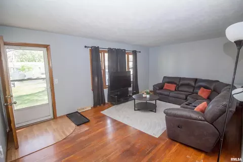 1003 Sunset Dr, Viola, IL 61486 photo 6