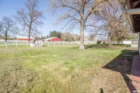 1003 Sunset Dr, Viola, IL 61486 photo 3