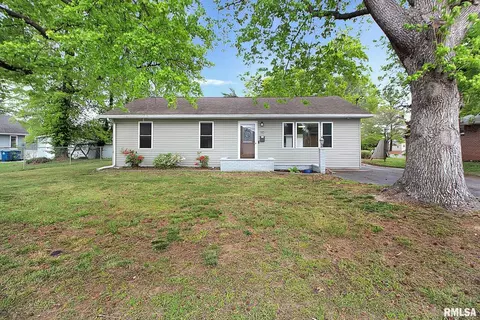 110 California St, Carterville, IL 62918