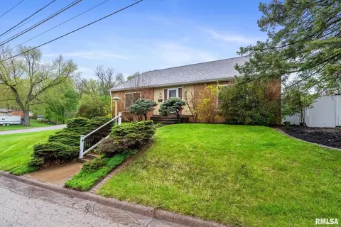 2021 8th St, East Moline, IL 61244