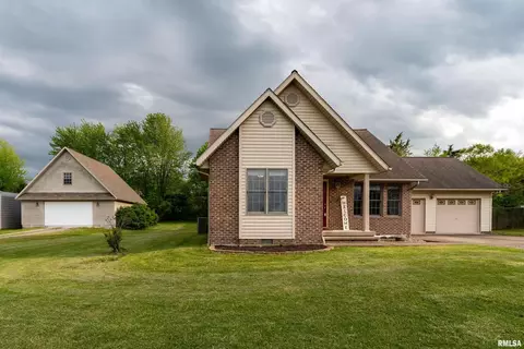 102 Coachlight Mnr, Goreville, IL 62939